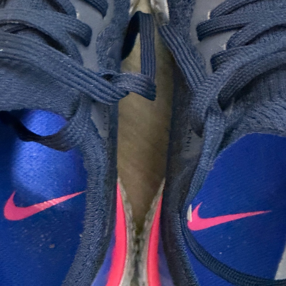Nike woman’s “College Navy” Blue Knit Sneakers with Pink Accent Stripe - Picture 3 of 6